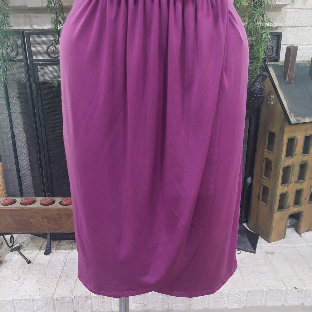 Raspberry Radiance: The Perfect Faux-Wrap Dress - Picture 8 of 9